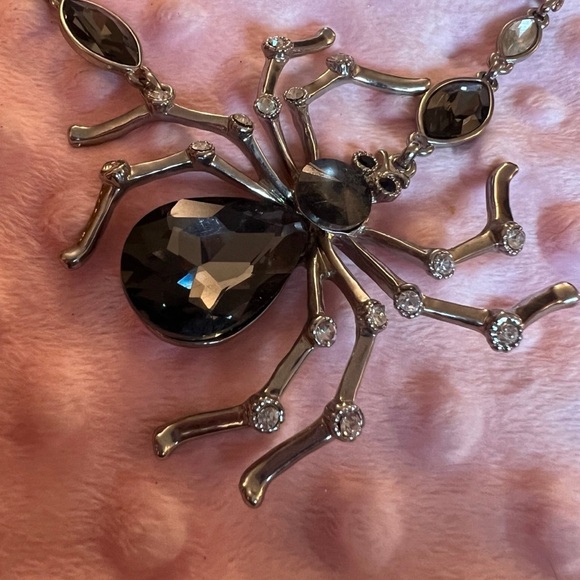 Just in time for Halloween! Spider necklace with matching earrings! Really cute! - Picture 1 of 3
